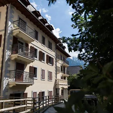 Les Alpes Apartment Chamonix